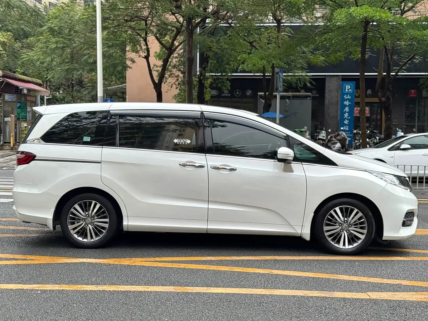 Honda Odyssey 2019 — ფოტო 19/20