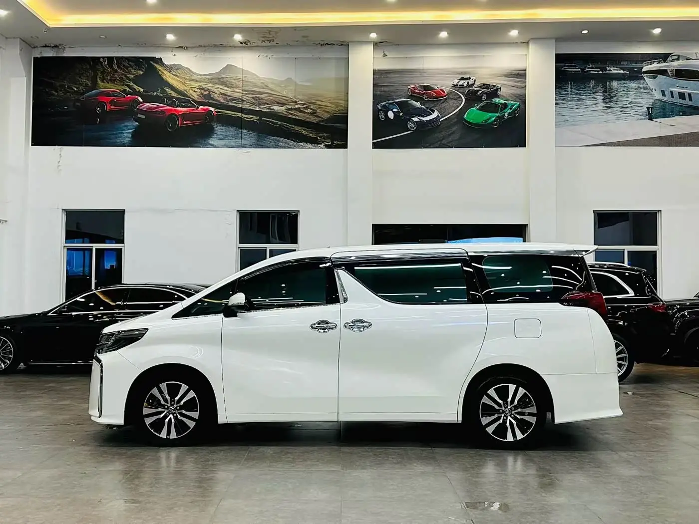Toyota Alphard 2018 — Photo 3/9