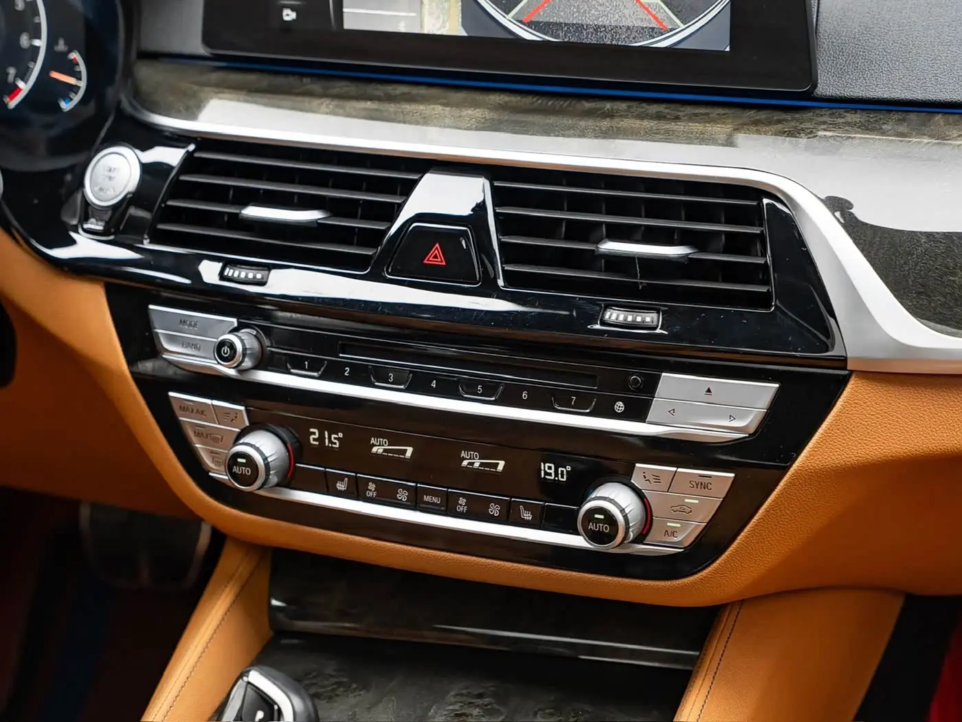 BMW 5 Series 2019 — Photo 9/14