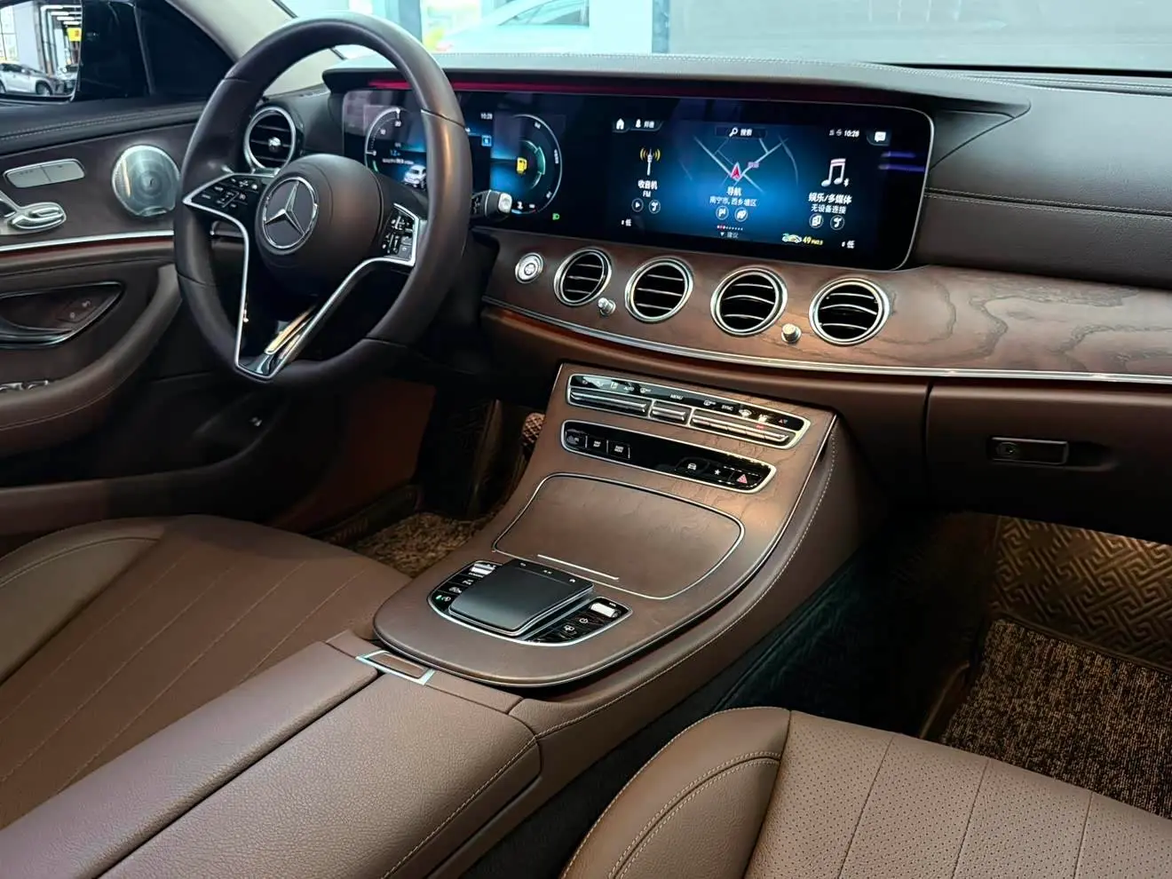 Mercedes-Benz E-Class 2021 — Photo 7/12