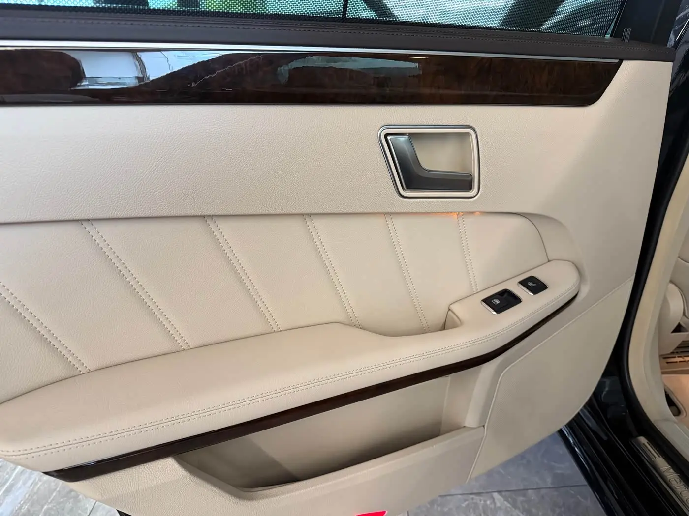 Mercedes-Benz E-Class 2015 — ფოტო 13/17