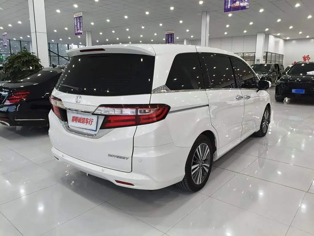 Honda Odyssey 2018 — Photo 4/16