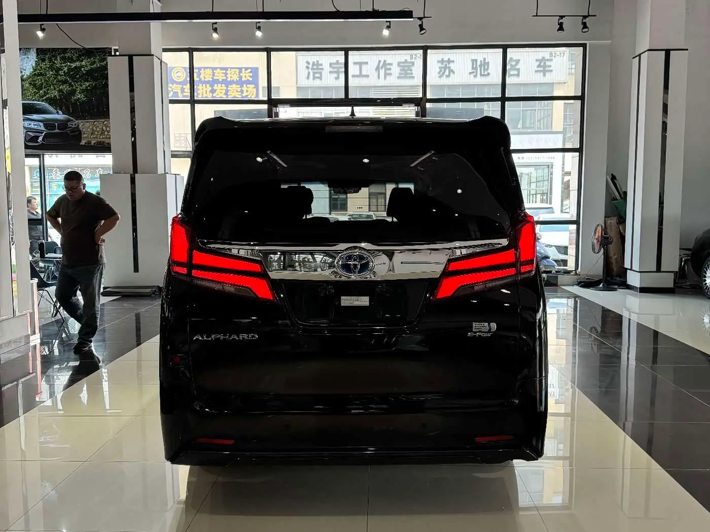 Toyota Alphard 2020 — Photo 8/9