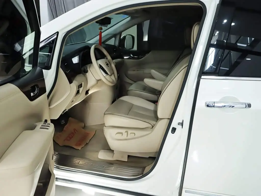 Nissan Quest 2017 — Фото 4/20