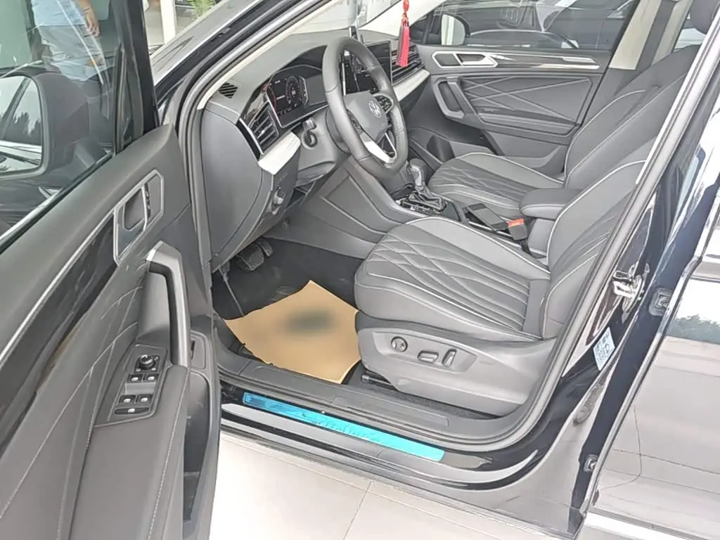 Volkswagen Tiguan L 2022 — Фото 12/20