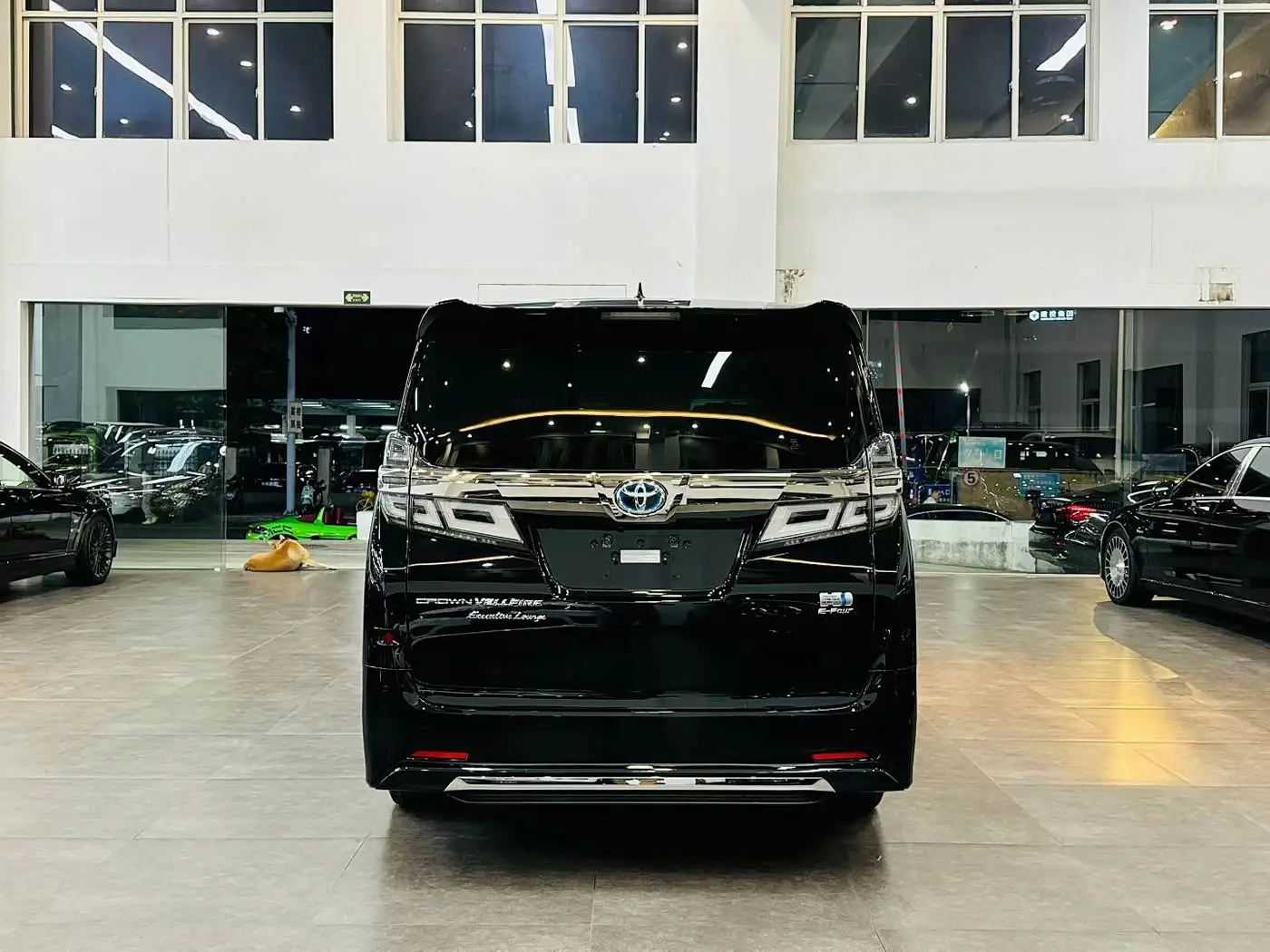 Toyota Vellfire 2022 — Photo 4/9