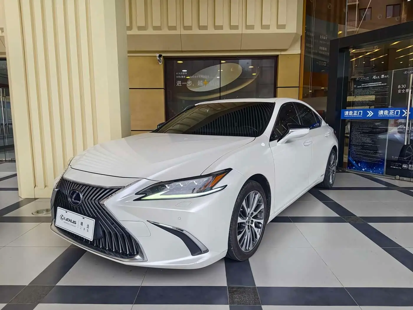Lexus ES, 2020