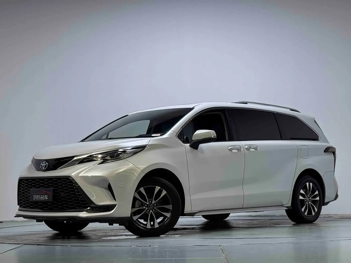 Toyota Granvia 2024 — Photo 1/19