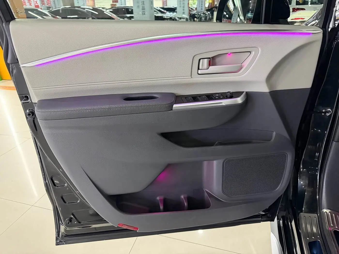 Toyota Granvia 2023 — Şəkil 17/20