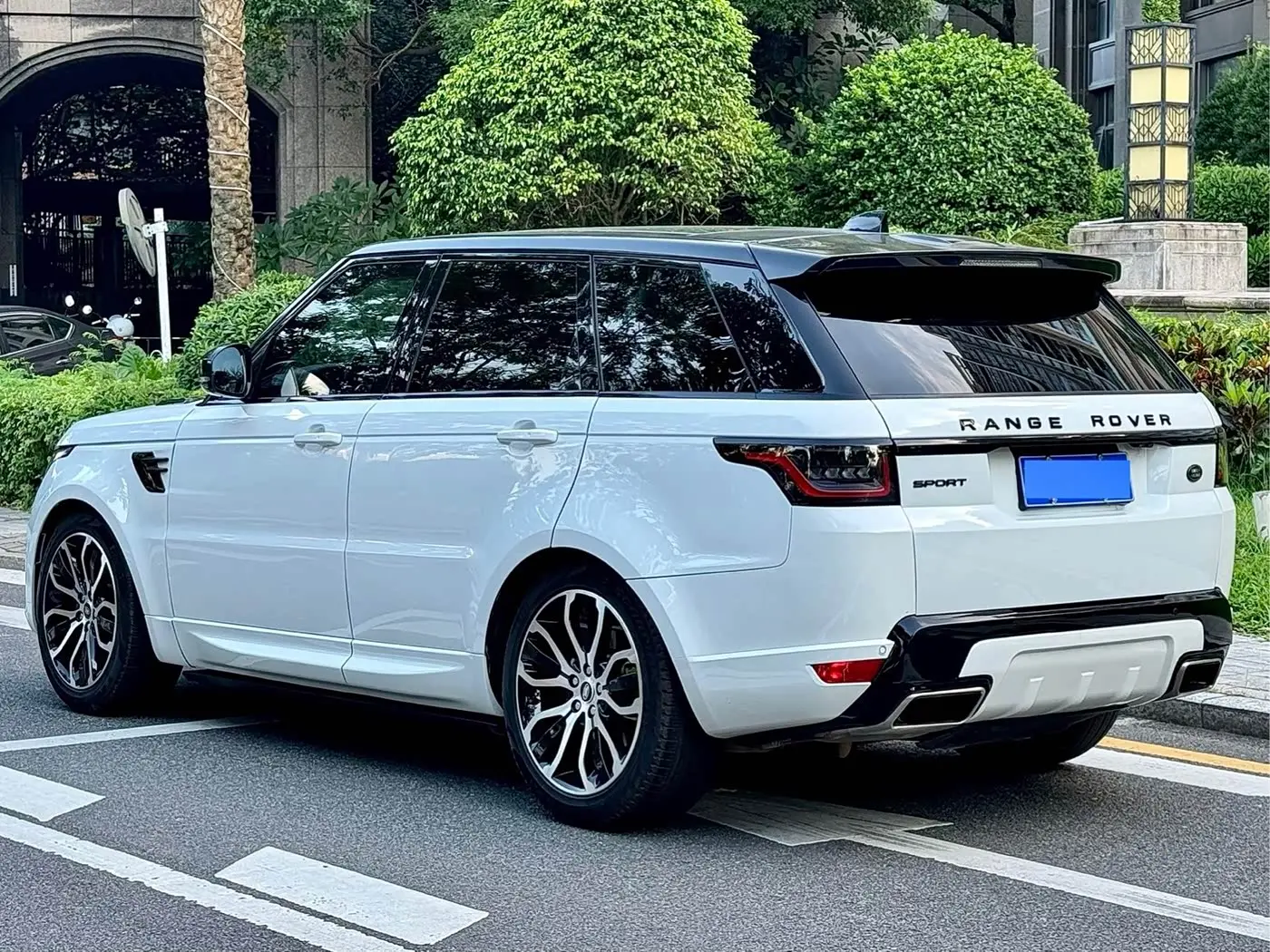 Land Rover Range Rover Sport 2017 — Фото 4/20