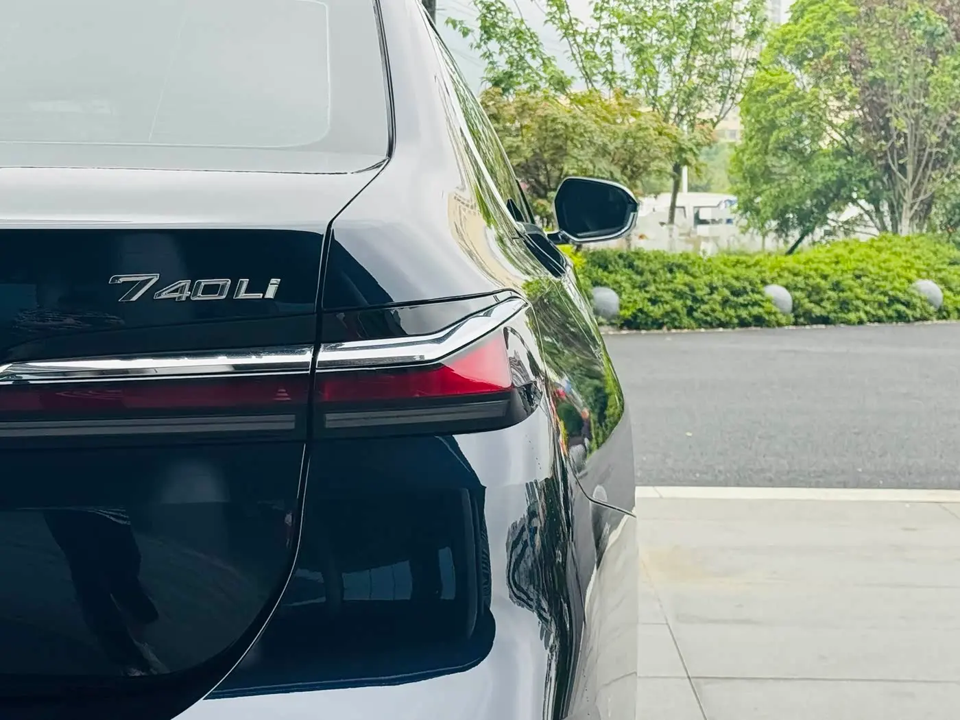 BMW 7 Series 2024 — ფოტო 8/20