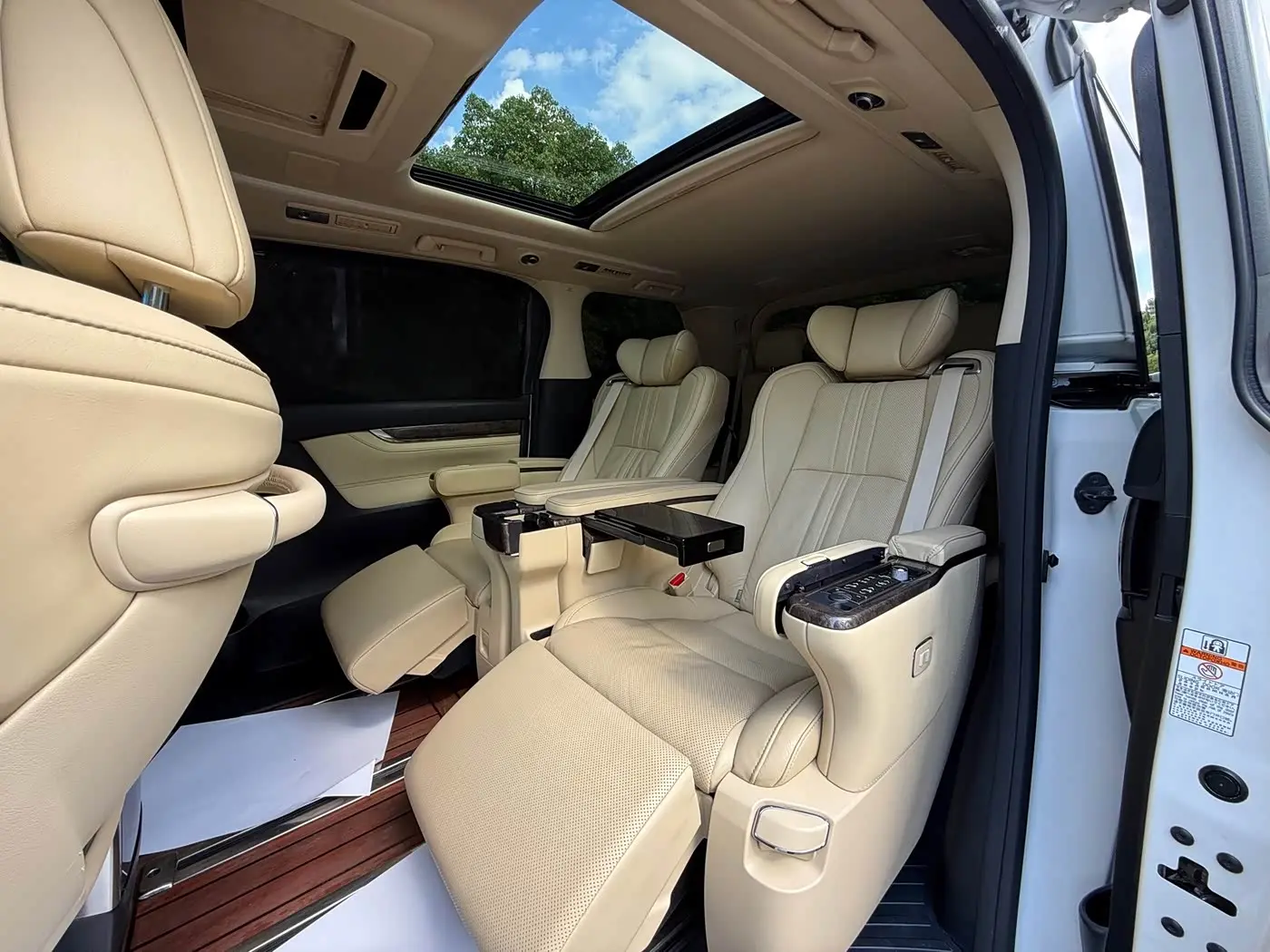 Toyota Alphard 2020 — Photo 17/20