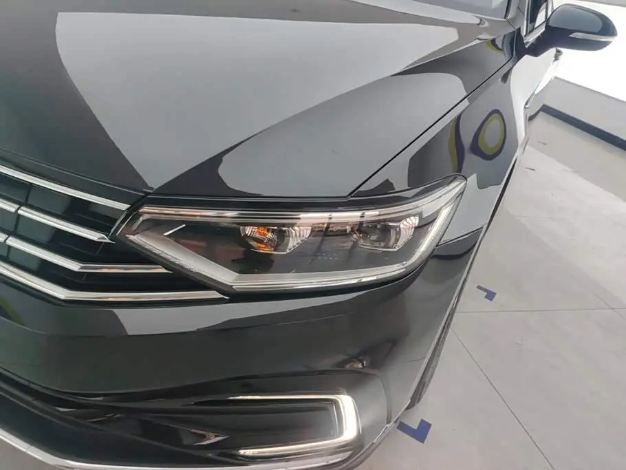 Volkswagen Magotan GTE Plug-in Hybrid 2023 — Photo 5/16
