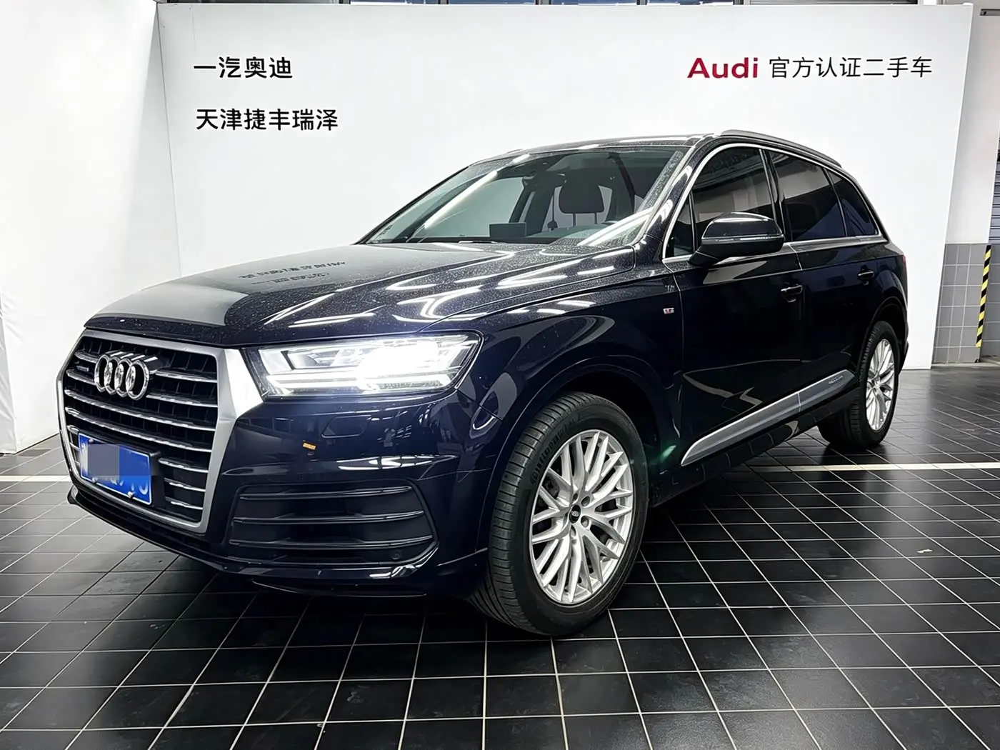 Audi Q7 2019 — Фото 1/17