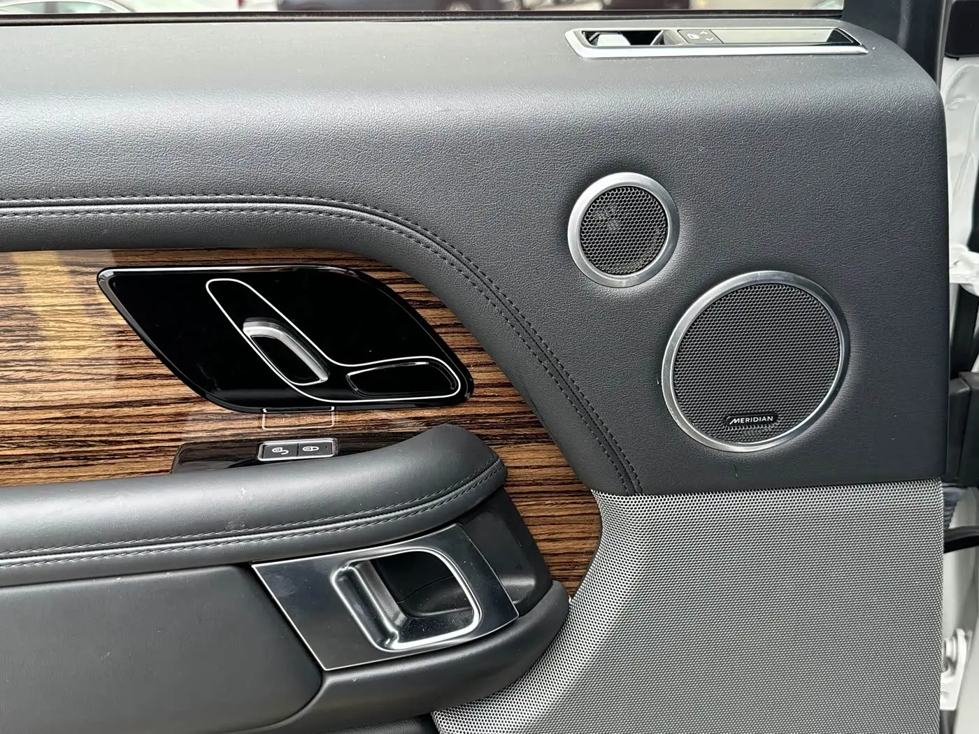Land Rover Range Rover 2018 — Фото 12/19