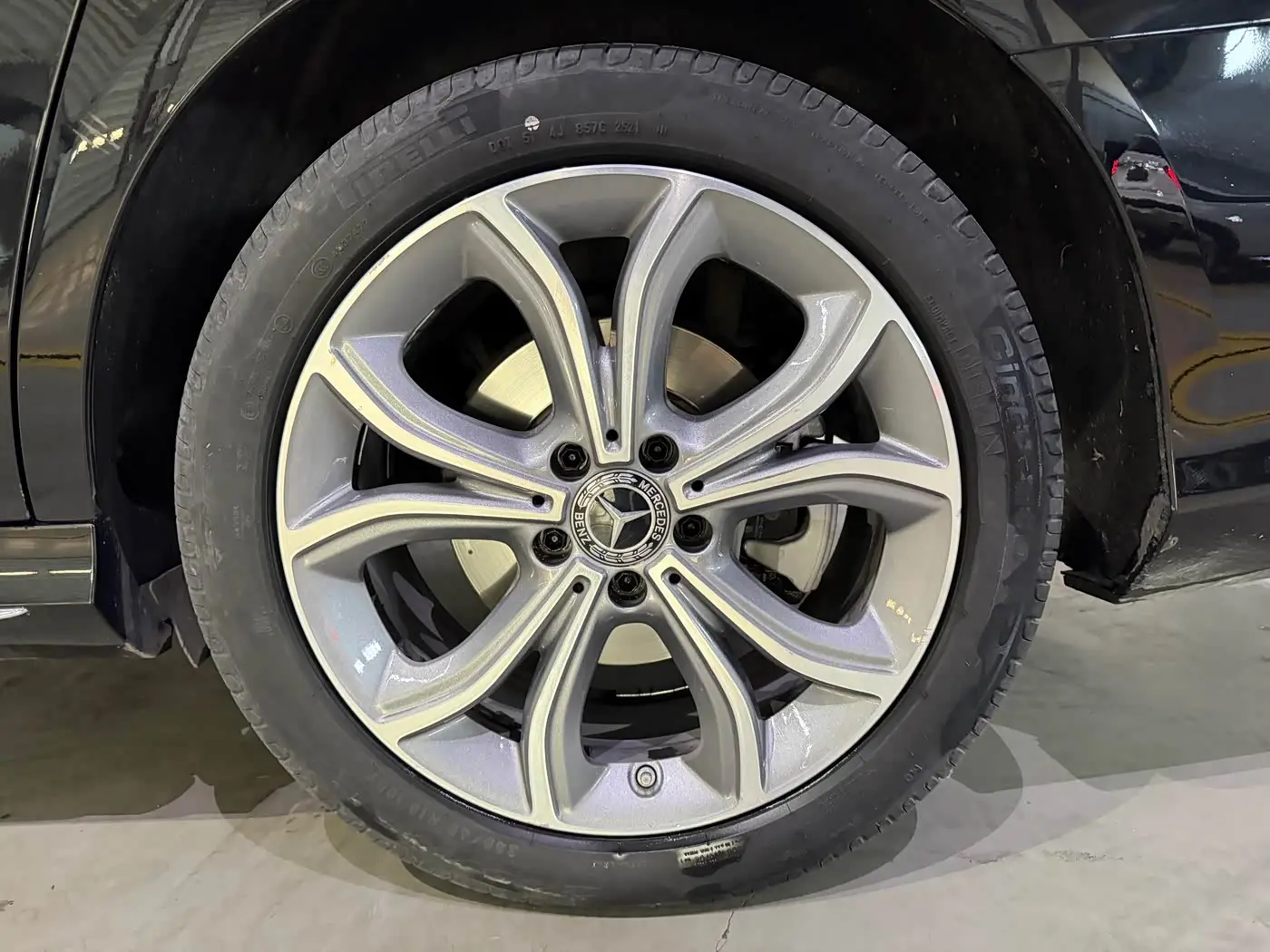 Mercedes-Benz E-Class 2022 — Photo 13/19