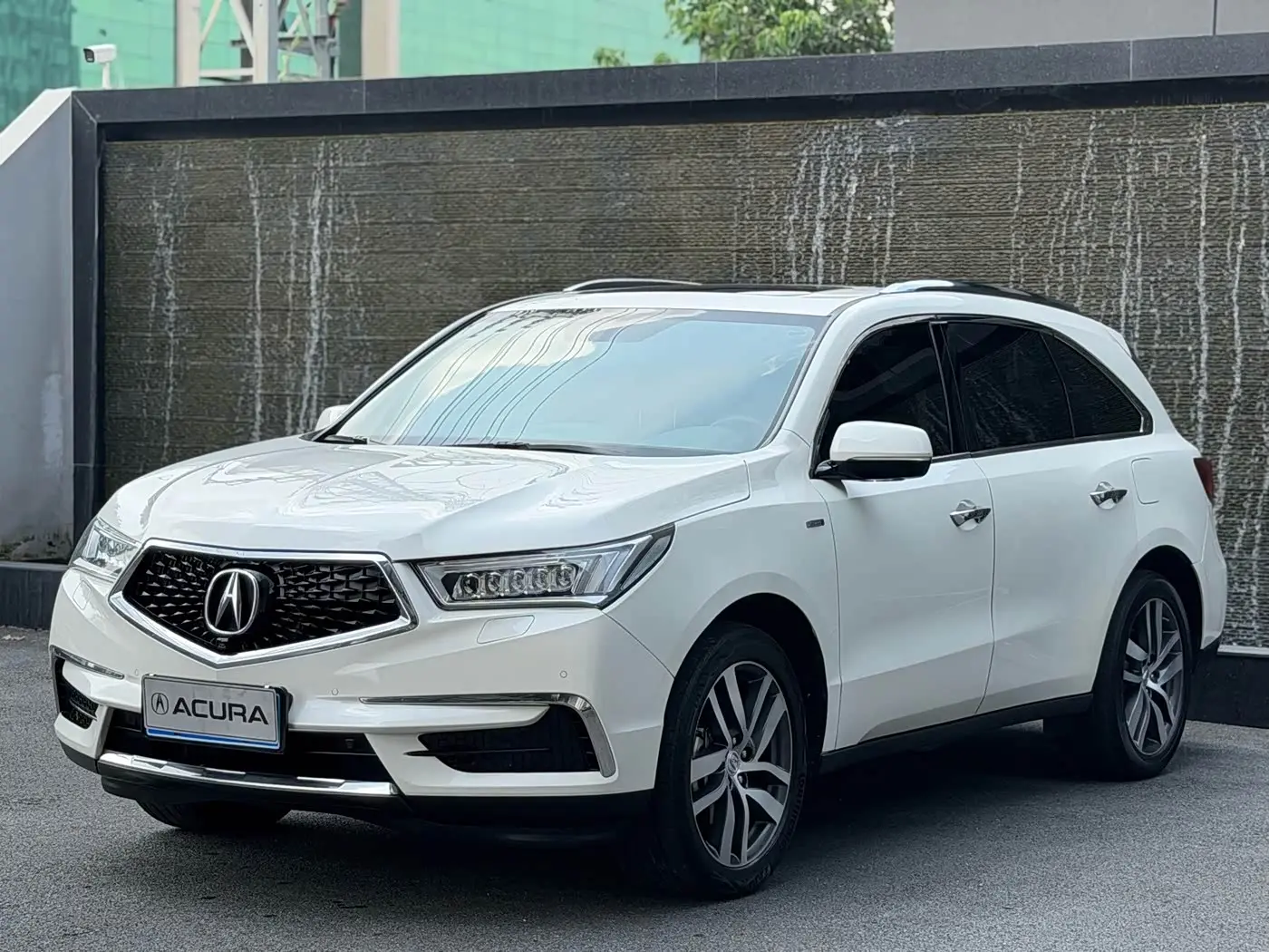 Acura MDX 2019 — Фото 1/10