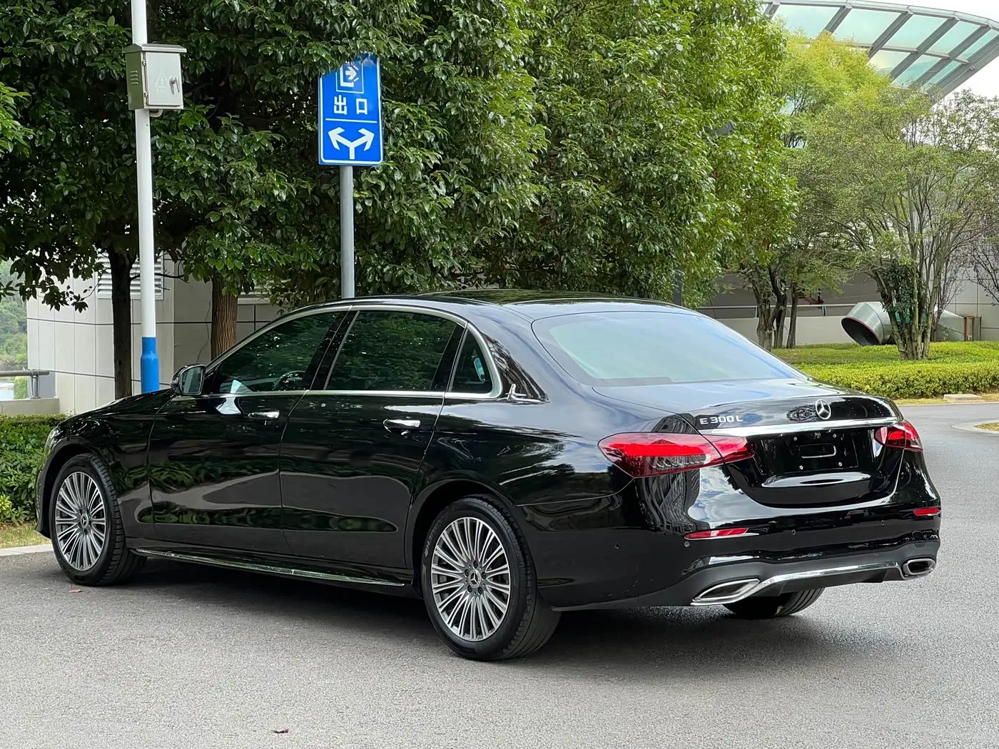 Mercedes-Benz E-Class 2021 — Photo 9/12