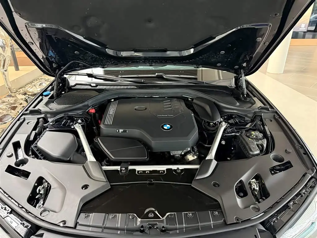 BMW 5 Series 2023 — Photo 7/16
