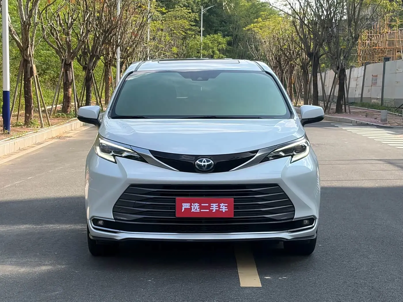 Toyota Sienna 2022 — Photo 2/9