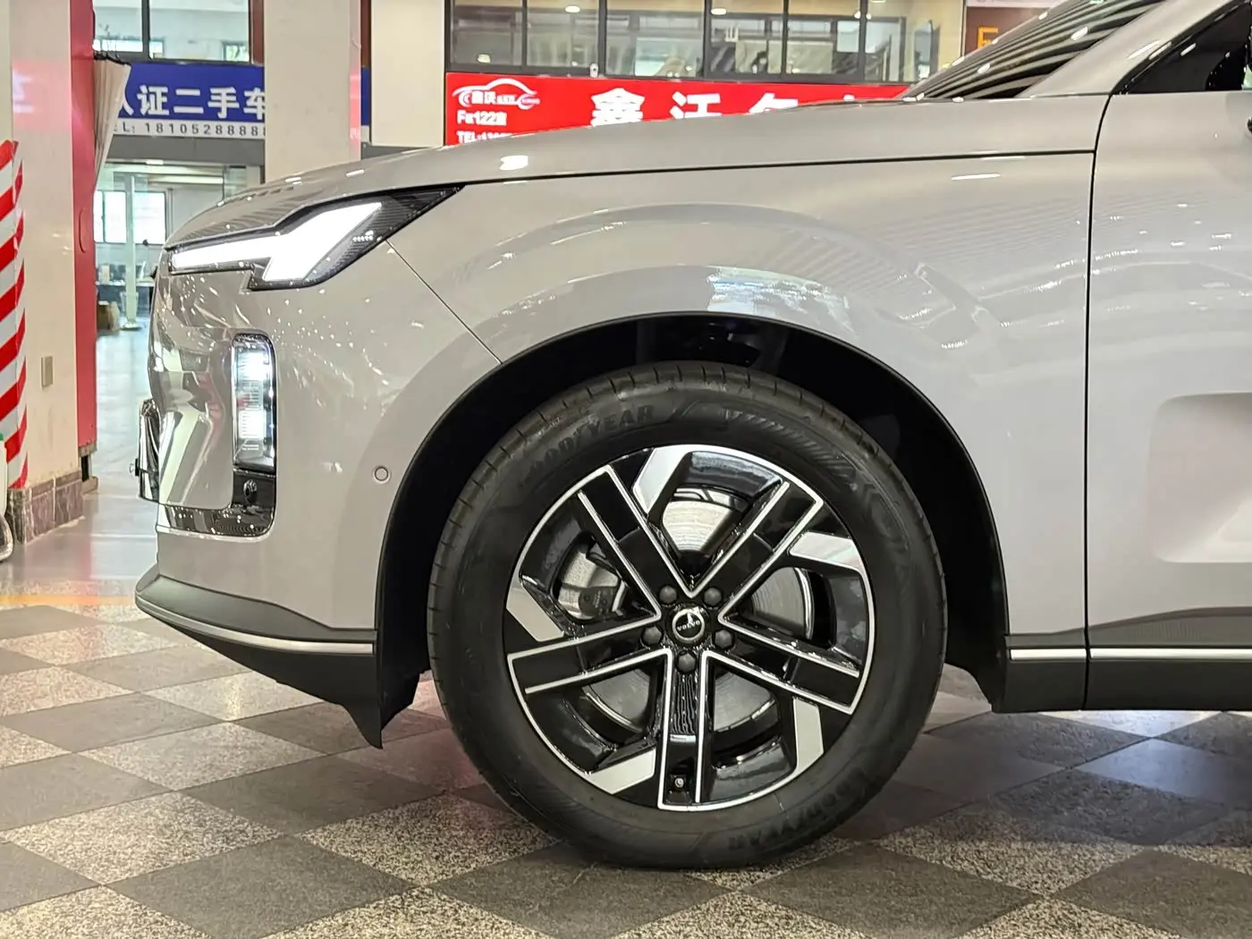 Volvo XC70 Plug-in Hybrid 2025 — Фото 6/18