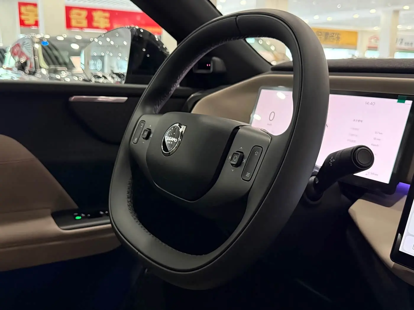 Volvo XC70 Plug-in Hybrid 2025 — Фото 15/18