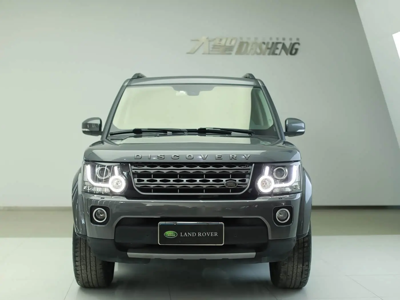 Land Rover Discovery 2017 — Фото 4/14