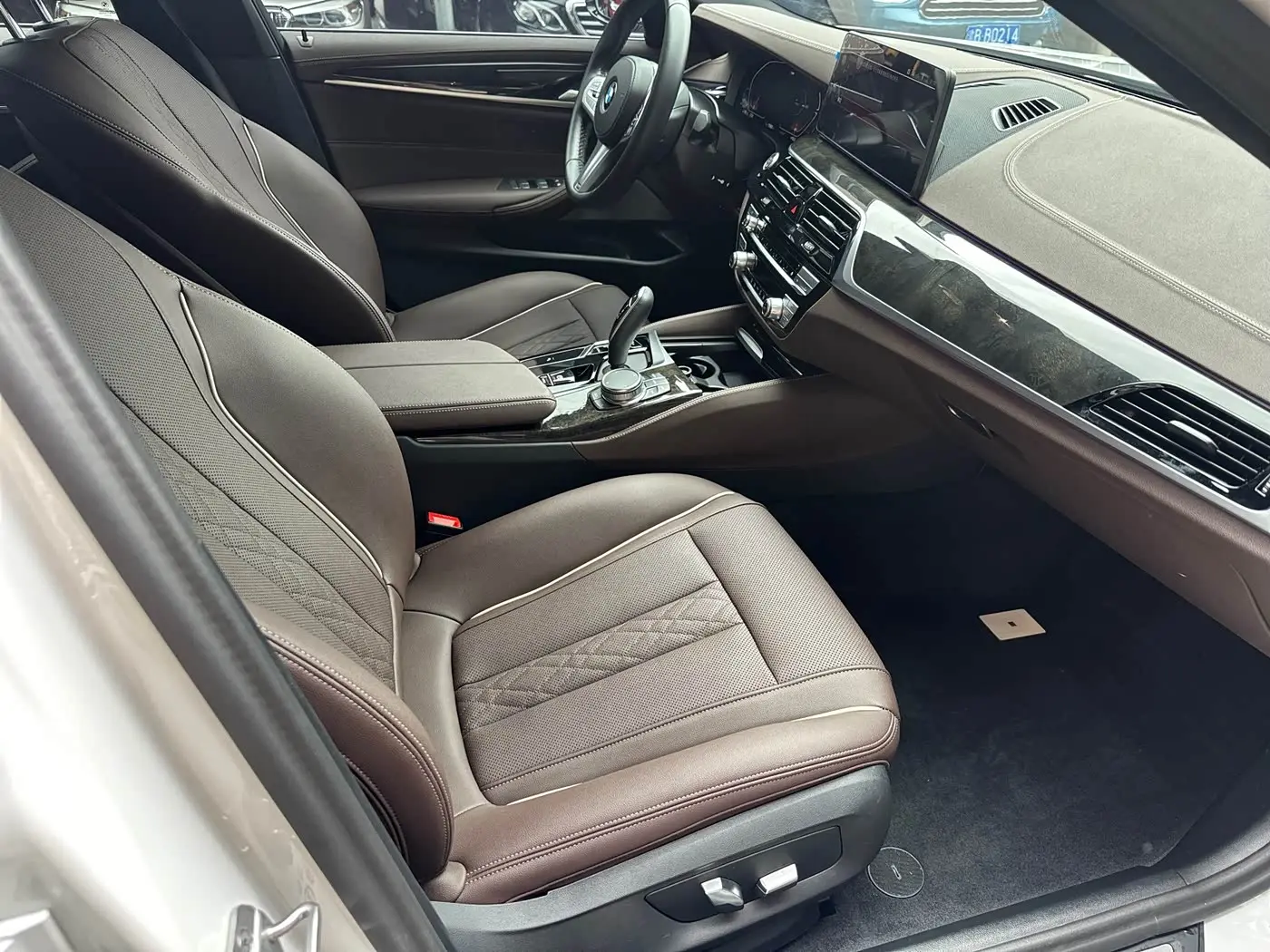 BMW 5 Series 2023 — Photo 7/13