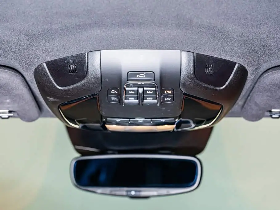 Maserati Levante 2021 — Фото 16/20