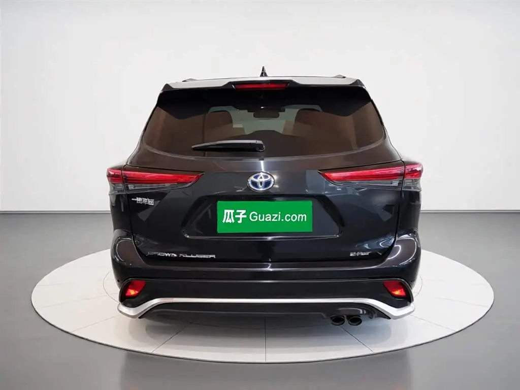 Toyota Crown Kluger 2022 — Photo 6/20