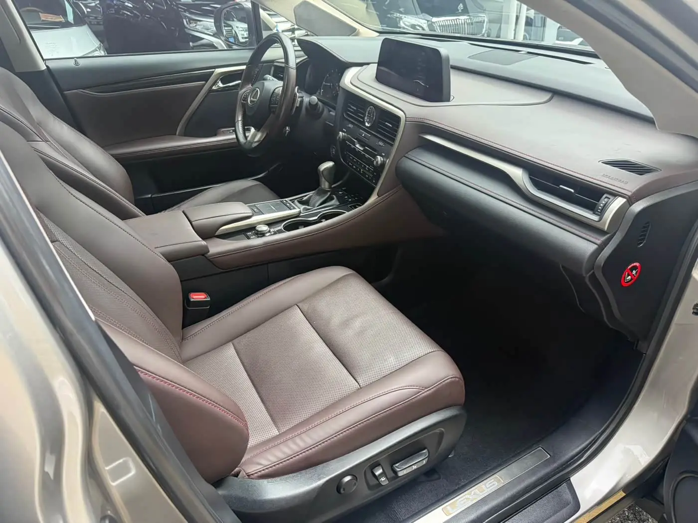 Lexus RX 2021 — Photo 7/20