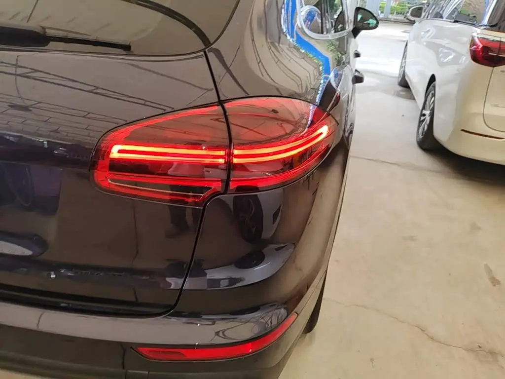 Porsche Cayenne 2018 — Photo 8/20