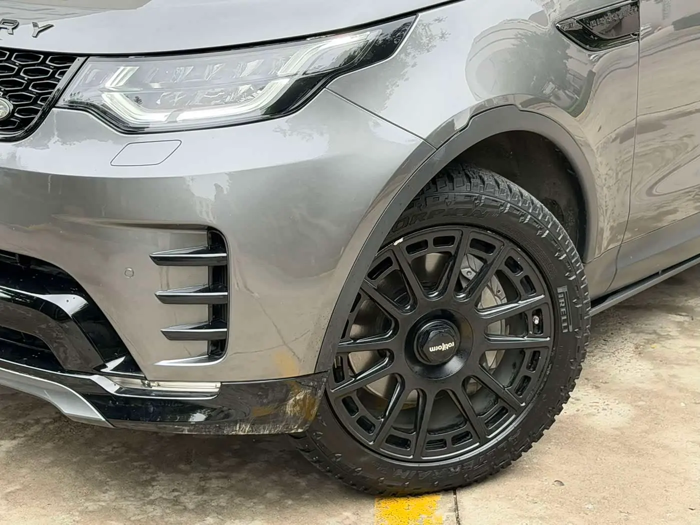 Land Rover Discovery 2018 — Photo 15/19