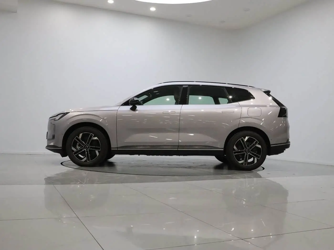 Volvo XC70 Plug-in Hybrid 2025 — Фото 9/20