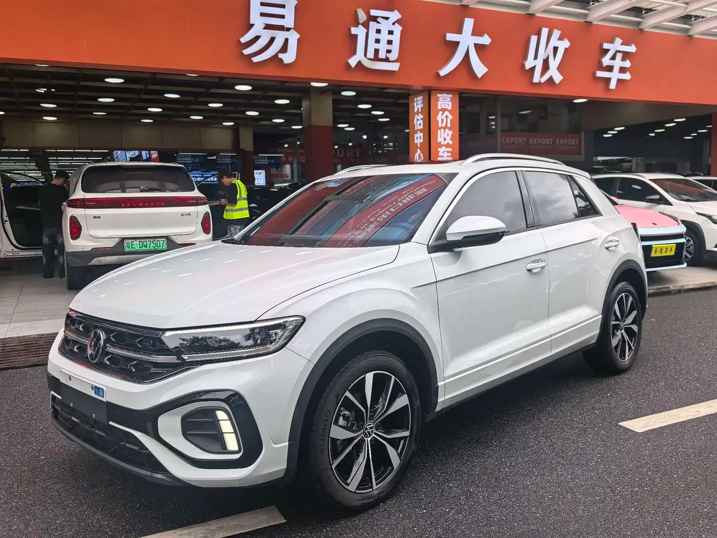 Volkswagen T-ROC 2026 — Фото 1/20
