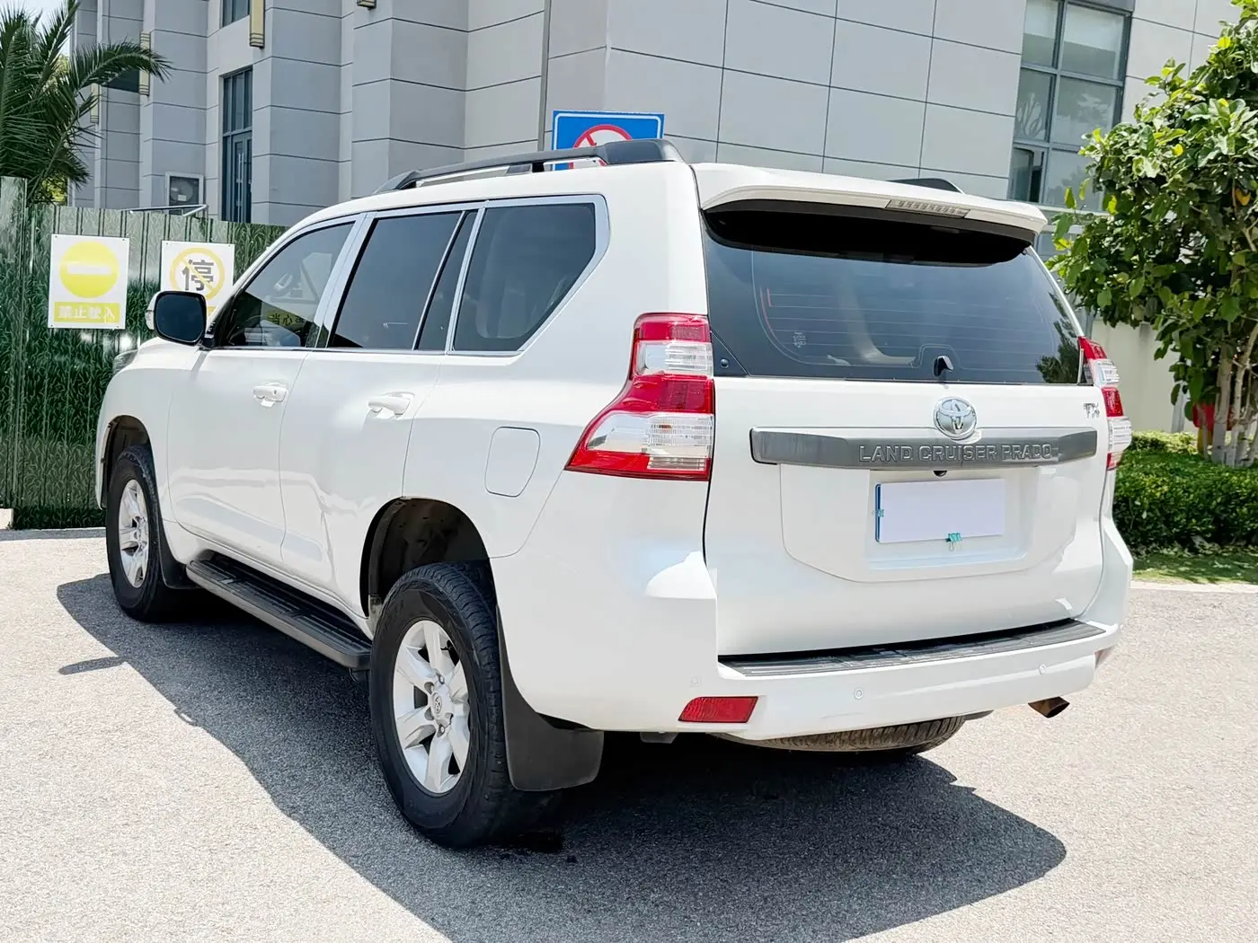 Toyota Prado 2014 — Photo 17/19