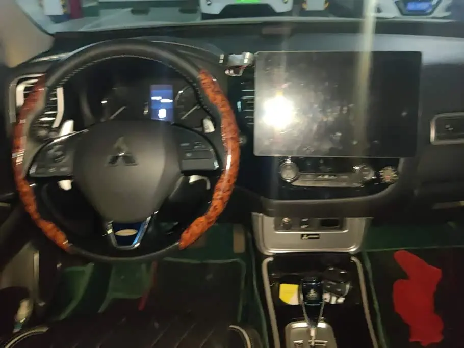 Mitsubishi Outlander 2020 — Photo 12/16