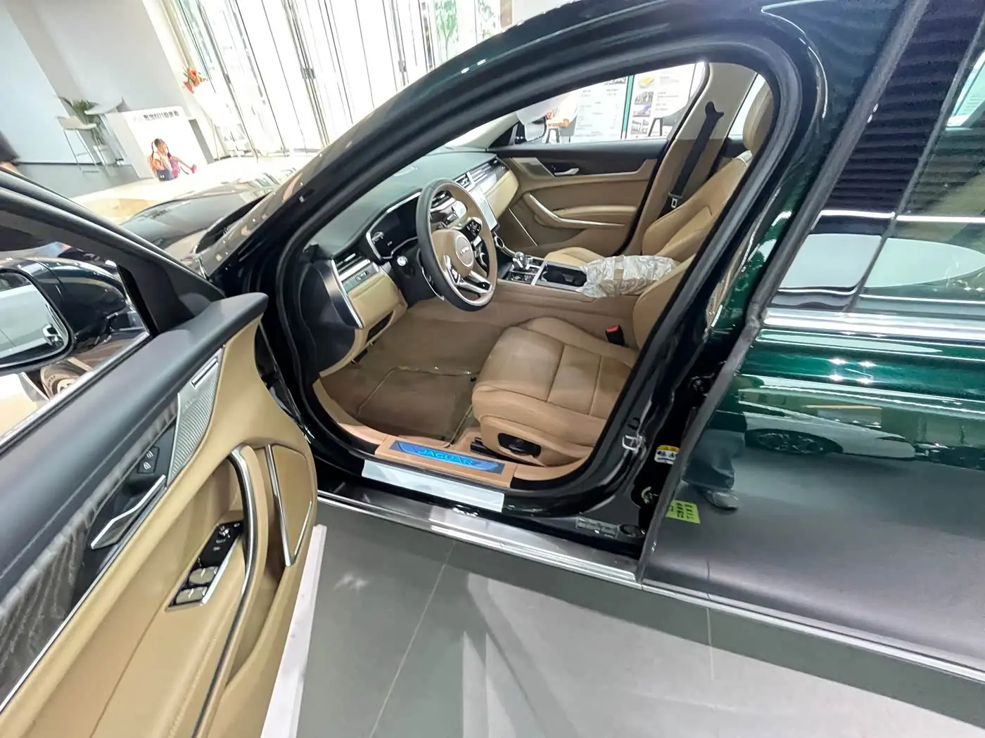 Jaguar XFL 2026 — Photo 6/16