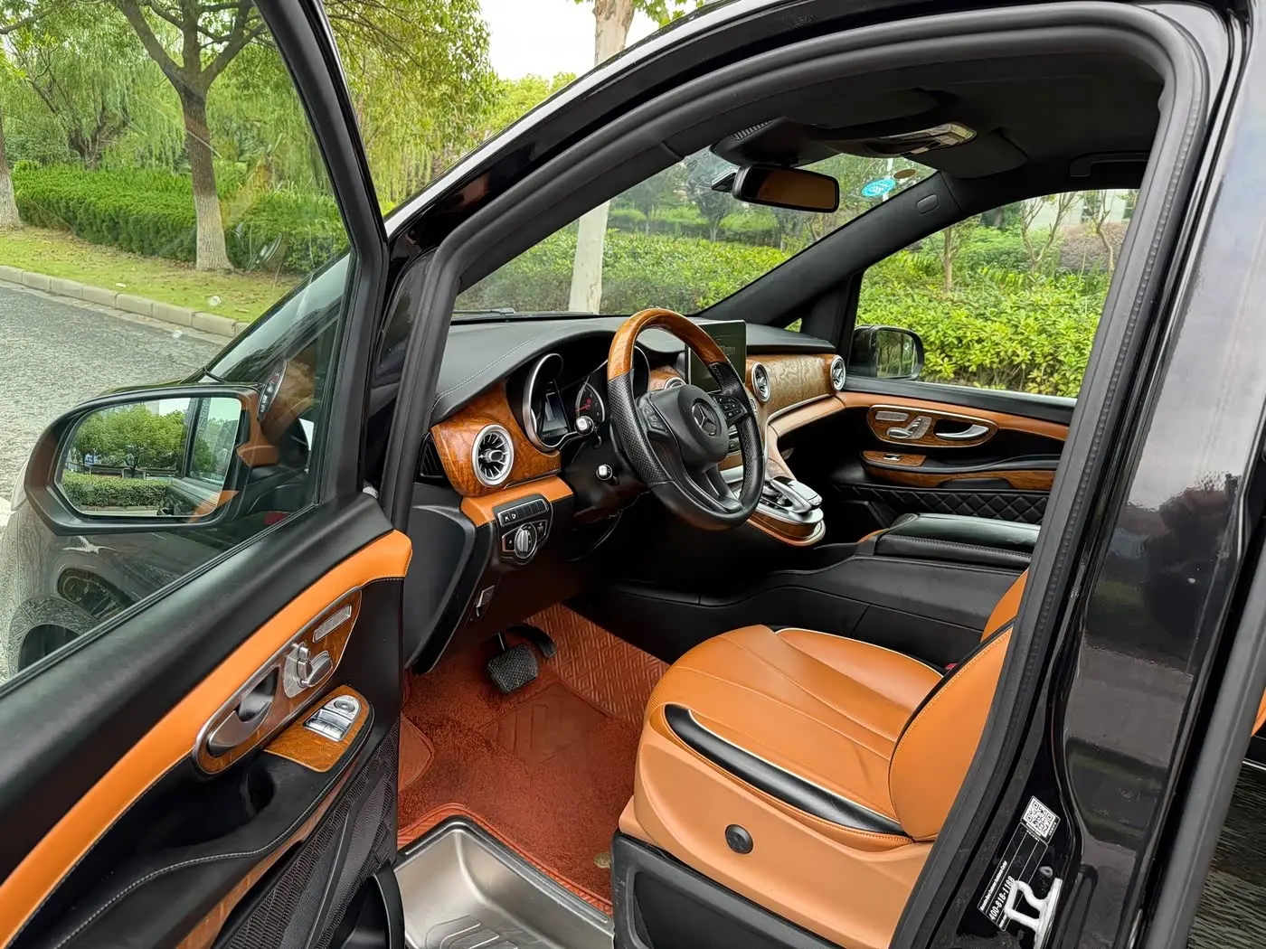 Mercedes-Benz V-Class 2020 — Photo 7/19