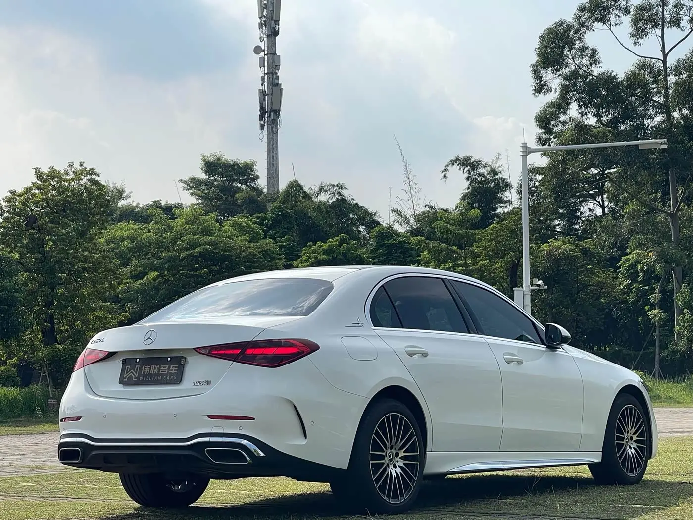 Mercedes-Benz C-Class 2025 — Photo 6/20