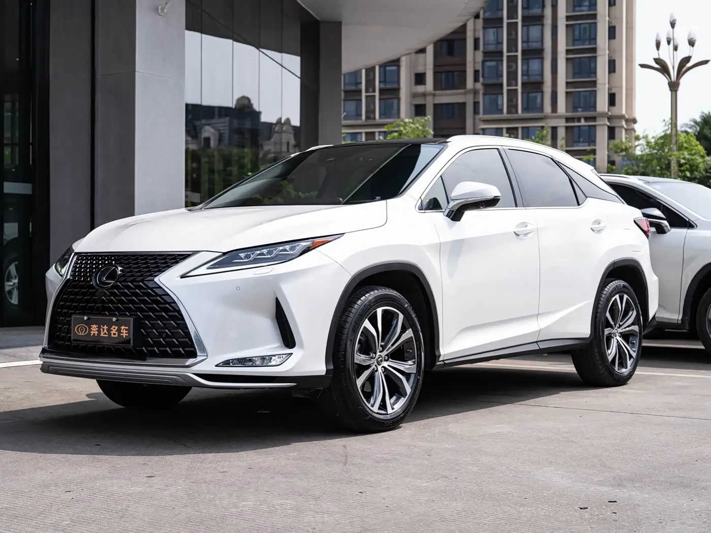 Lexus RX 2022 — Photo 1/20