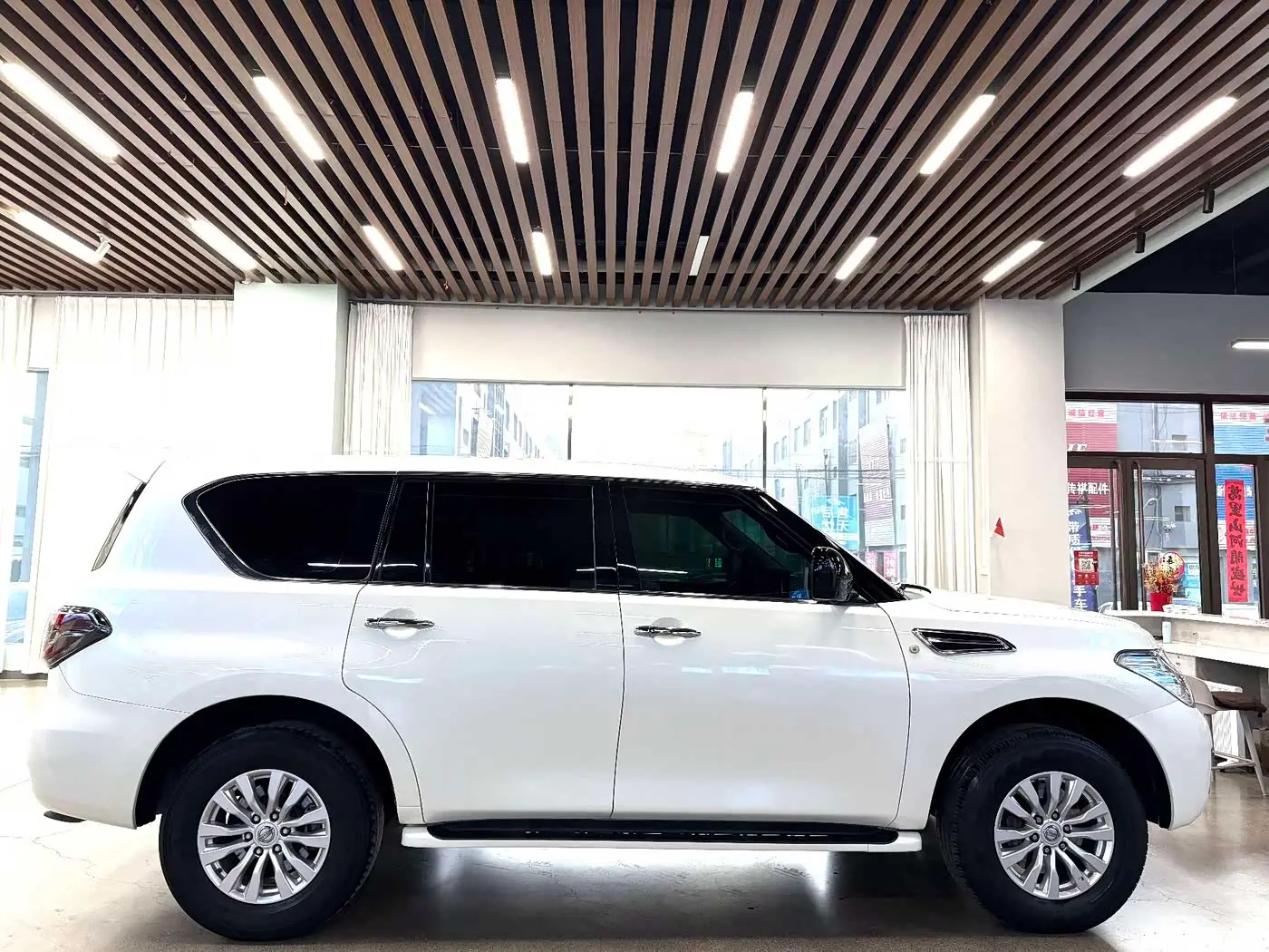 Nissan Patrol 2018 — Фото 17/18