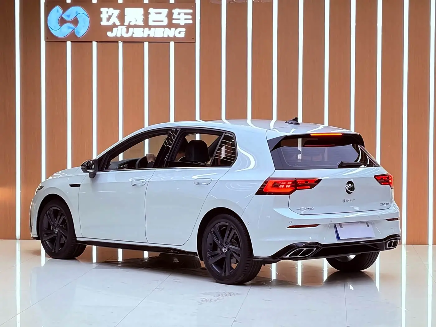 Volkswagen Golf 2021 — Photo 8/20