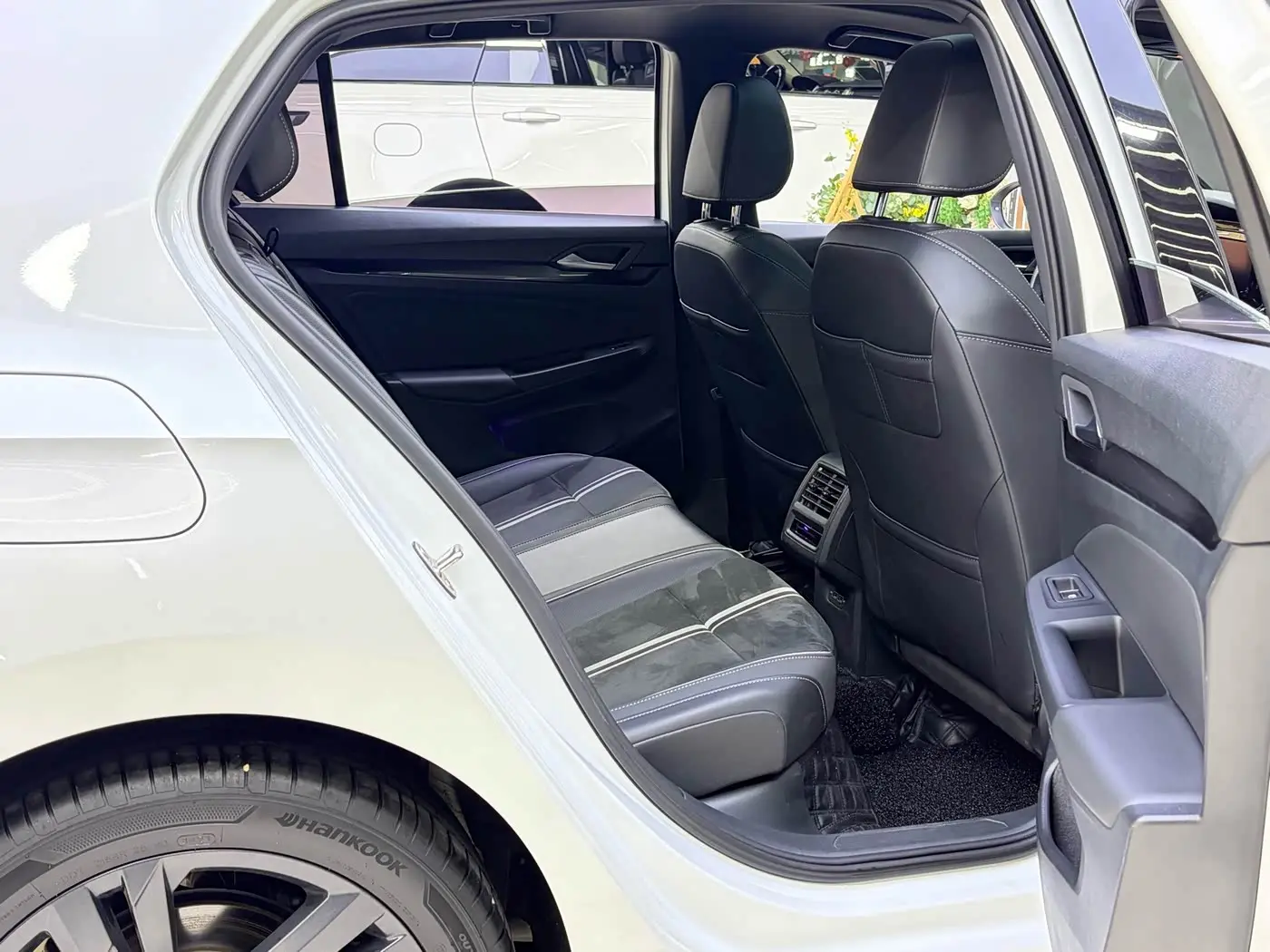 Volkswagen Golf 2021 — Photo 10/20