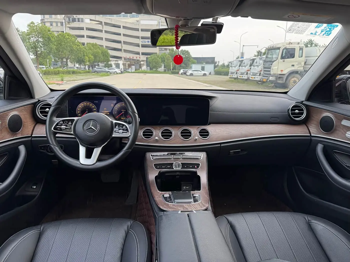Mercedes-Benz E-Class 2019 — Photo 16/16
