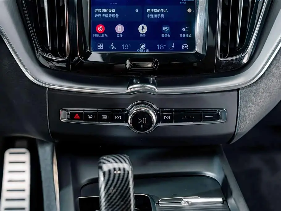 Volvo XC60 2022 — Фото 11/20