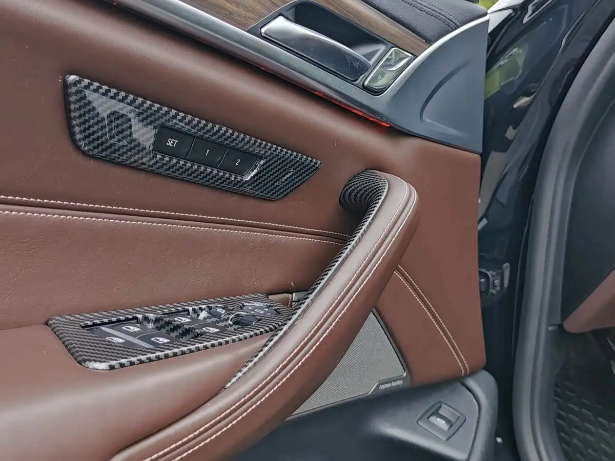 BMW 5 Series 2018 — Photo 13/17