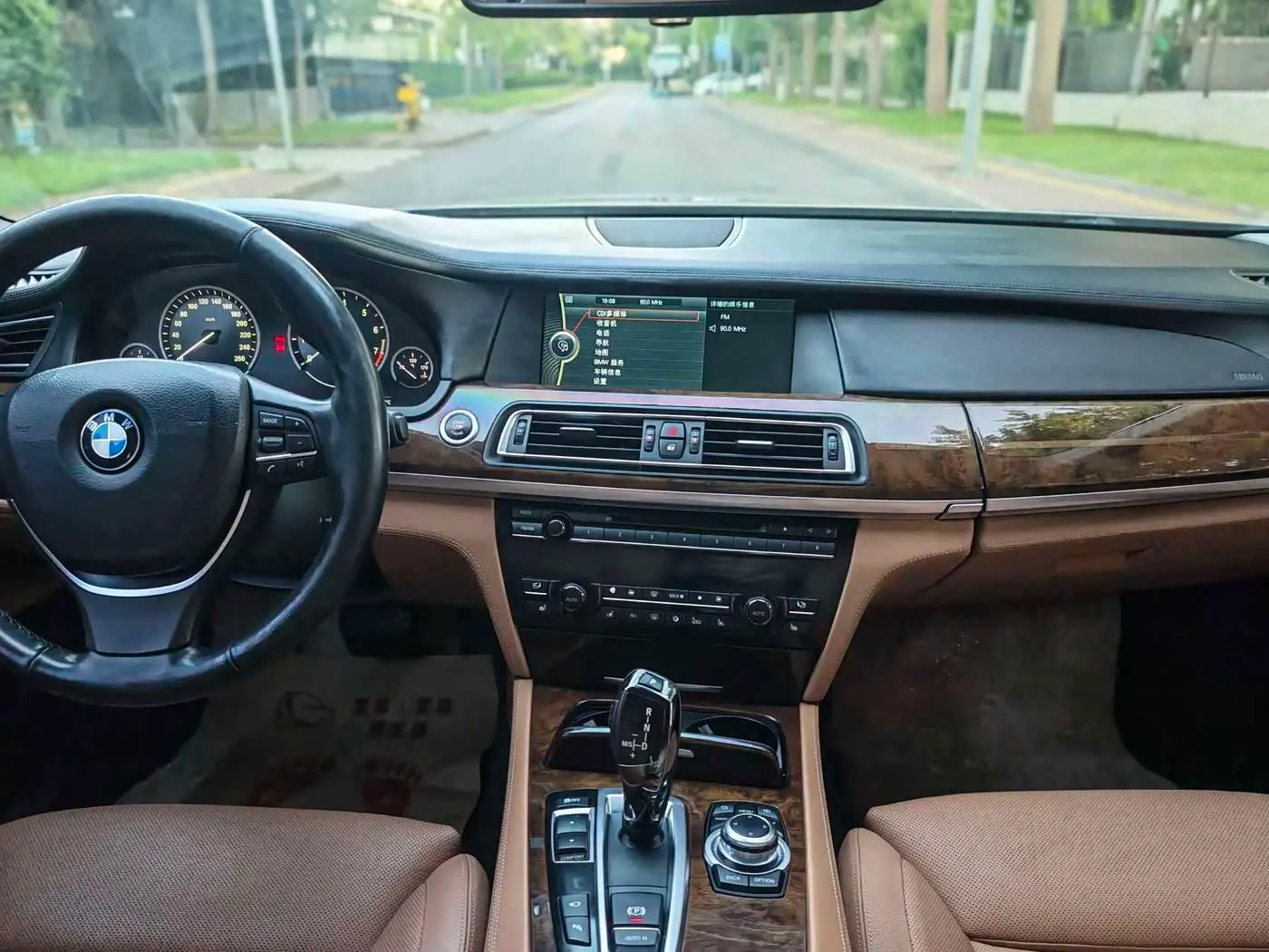 BMW 7 Series 2012 — Photo 18/20