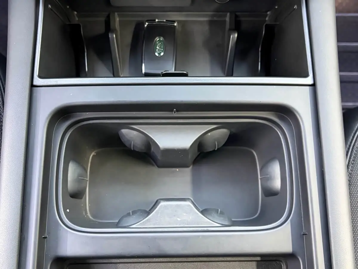 Land Rover Defender 2023 — Photo 14/20