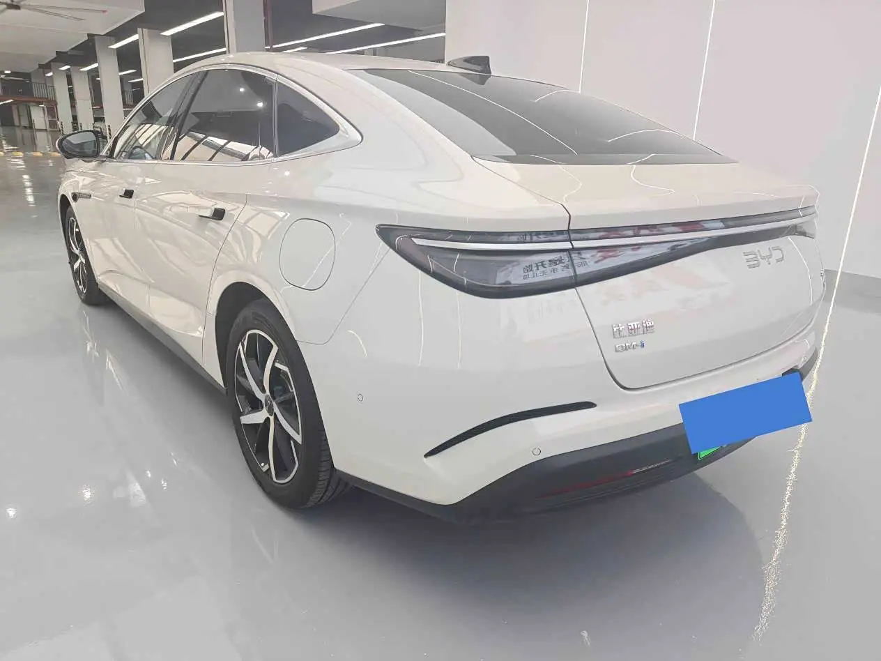BYD Seal 07 DM-i 2025 — Фото 7/12